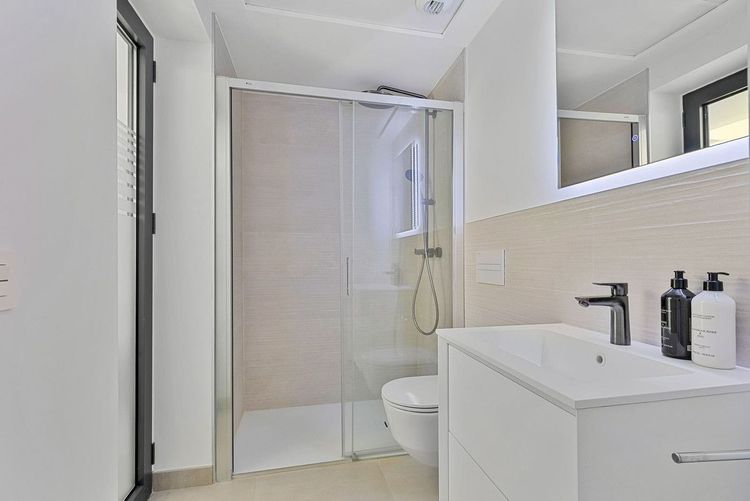 Apartment | Resale in Fuengirola in Fuengirola Others, Costa del Sol - Photo 5