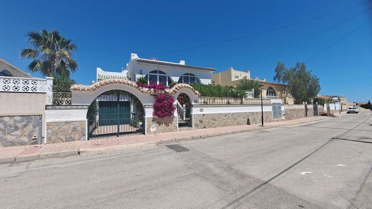 House | Resale in Blue Lagoon in Costa Blanca - Photo 4