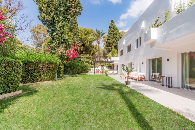 Apartment | Resale in The Golden Mile in The Golden Mile, Costa del Sol - Photo 2