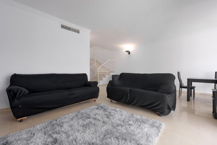 House | Resale in Benahavís in Benahavís, Costa del Sol - Photo 4