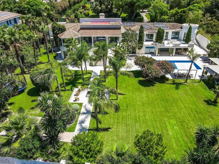 House | Resale in Marbella in Marbella Others, Costa del Sol - Photo 2