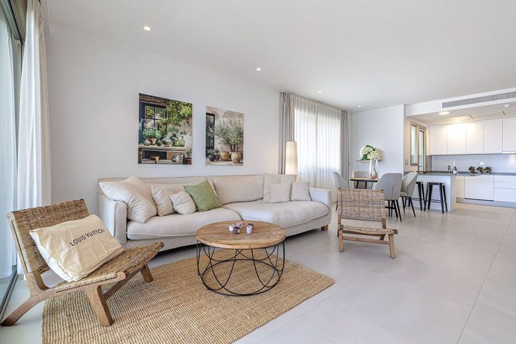Apartment | Resale in Estepona in Estepona, Costa del Sol - Photo 3