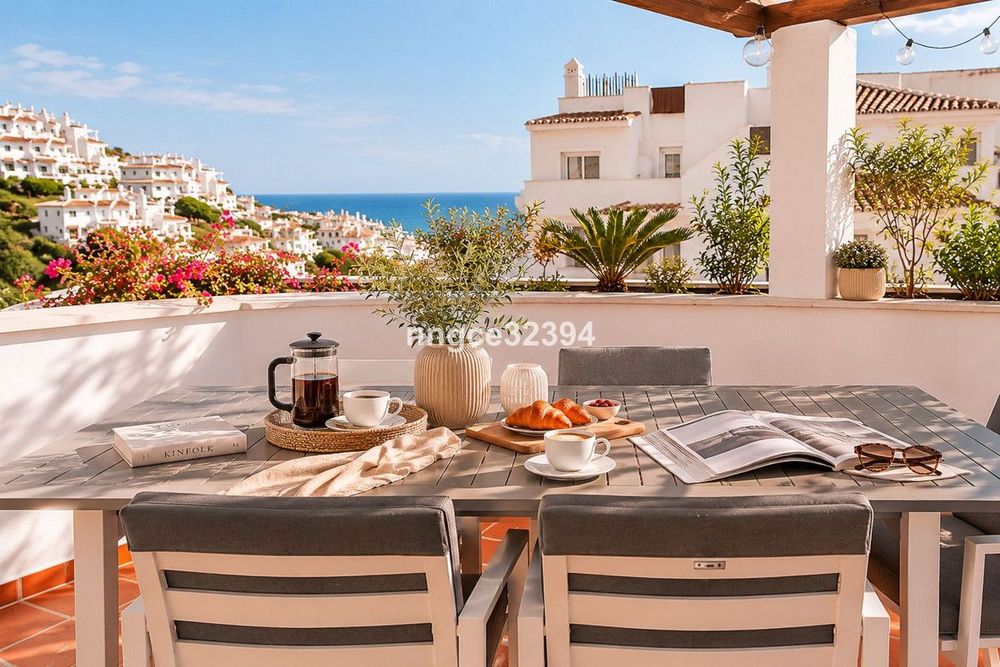Penthouse | Resale in Nueva Andalucía in Nueva Andalucía Others, Costa del Sol - Main property photo