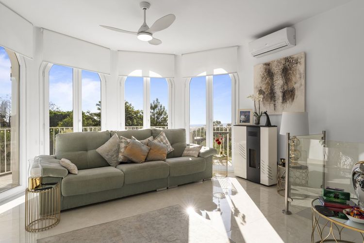 House | Resale in Mijas in Mijas Others, Costa del Sol - Photo 2