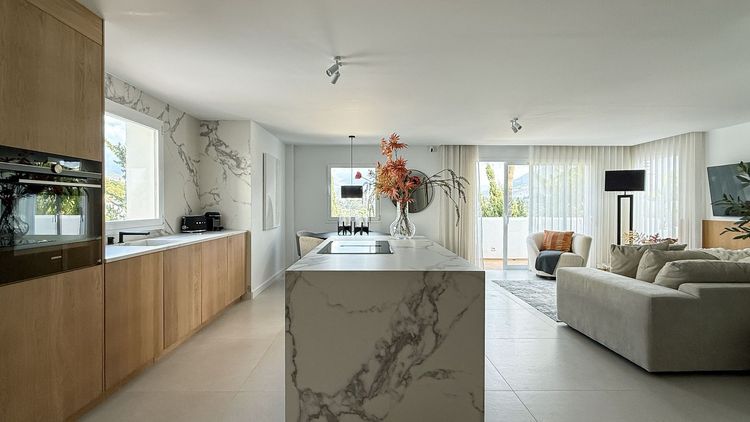 Penthouse | Resale in Nueva Andalucía in Nueva Andalucía Others, Costa del Sol - Photo 5