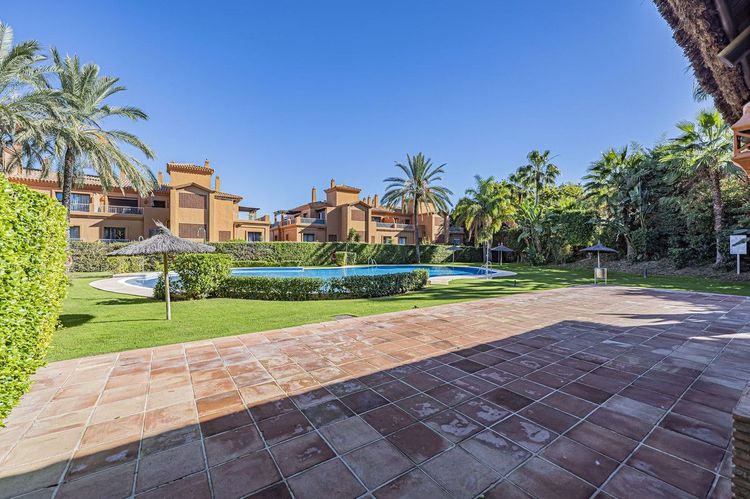 Apartment | Resale in Atalaya in Atalaya, Costa del Sol - Photo 4