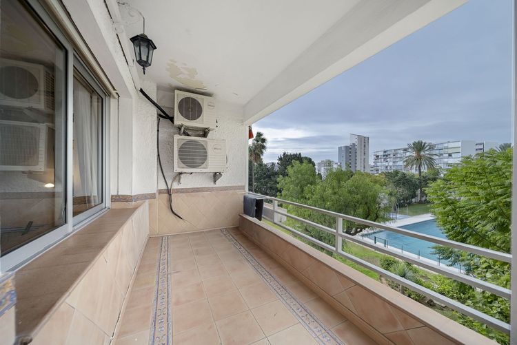 Apartment | Resale in Benalmadena Costa in Benalmadena Costa, Costa del Sol - Photo 2