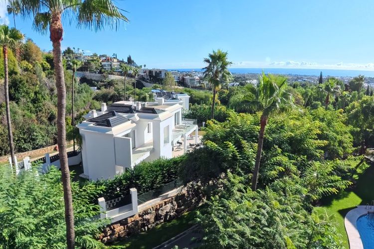 Apartment | Resale in Monte Halcones - Development photo 1