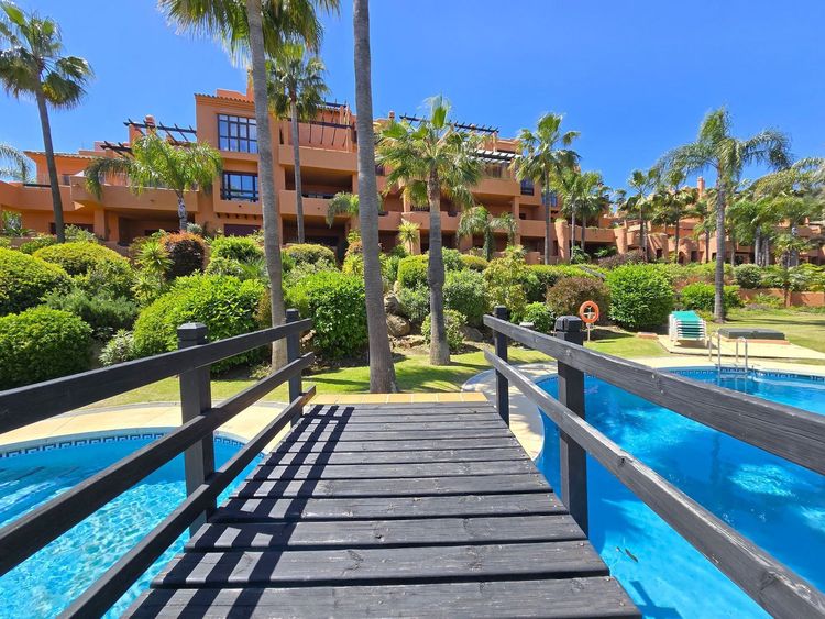 listing card gallery