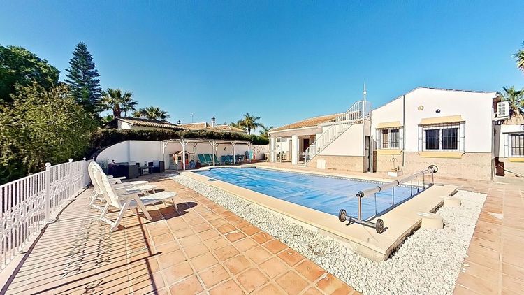 House | Resale in Coín in Coín, Costa del Sol - Photo 3