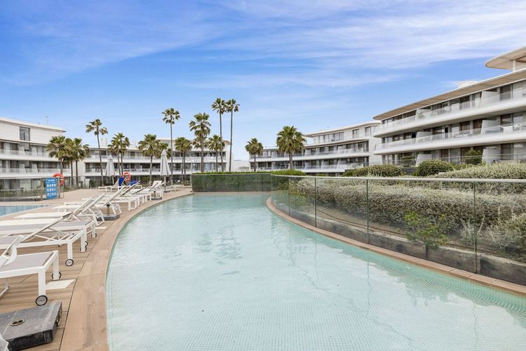 Apartment | Resale in Estepona in Estepona, Costa del Sol - Photo 2