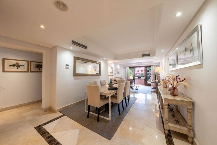 Apartment | Resale in Estepona in Estepona, Costa del Sol - Photo 5