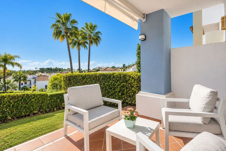 Apartment | Resale in Los Arqueros in Los Arqueros, Los Arqueros-Puerto del Almendro, Costa del Sol - Photo 3