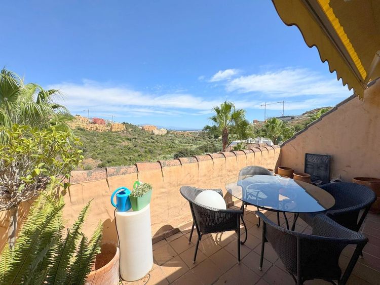 Penthouse | Resale in La Duquesa in La Duquesa, Costa del Sol - Photo 3