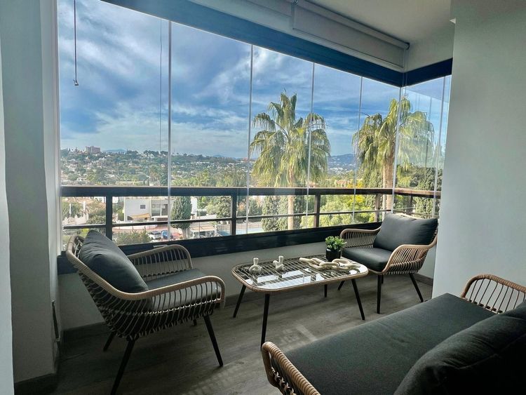 listing card gallery