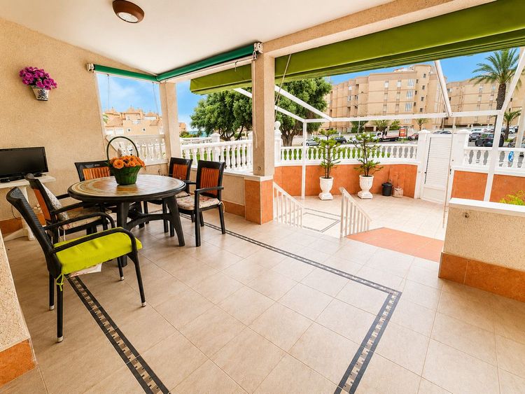 House | Resale in Guardamar del Segura in Guardamar del Segura, Costa Blanca - Photo 3