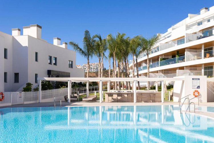 Apartment | Resale in Calanova Golf in Calanova Golf, Costa del Sol - Photo 2