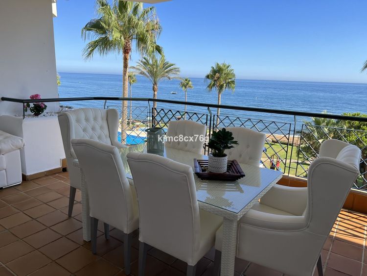 Apartment | Resale in Calahonda in Calahonda, Costa del Sol - Photo 2