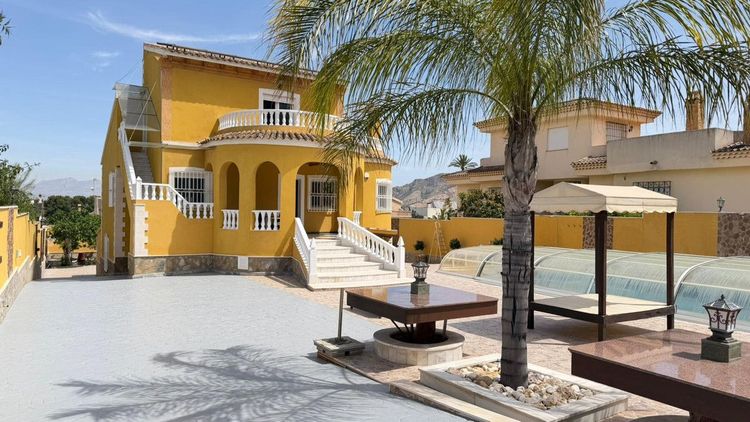 House | Resale in Orihuela in Costa Blanca - Photo 2