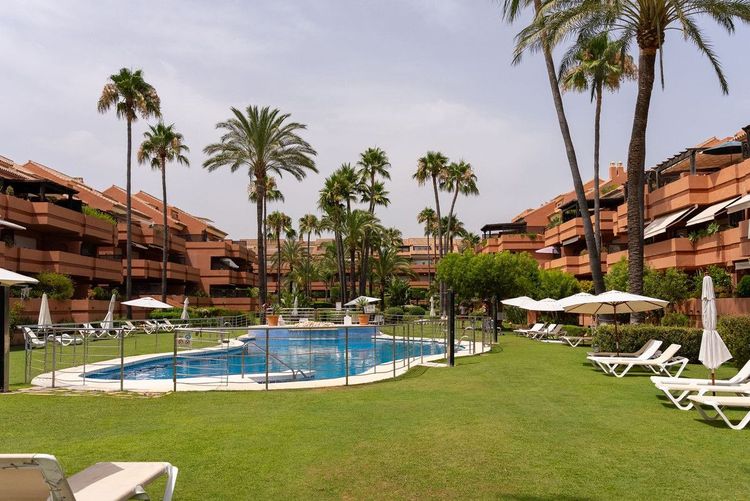 Apartment | Resale in Marbella in Marbella Others, Costa del Sol - Photo 2