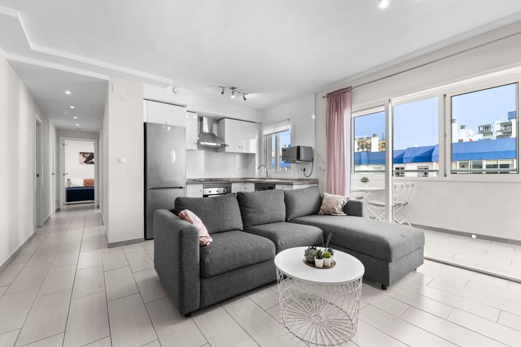 Apartment | Resale in Benalmadena in Benalmadena Others, Costa del Sol - Photo 2