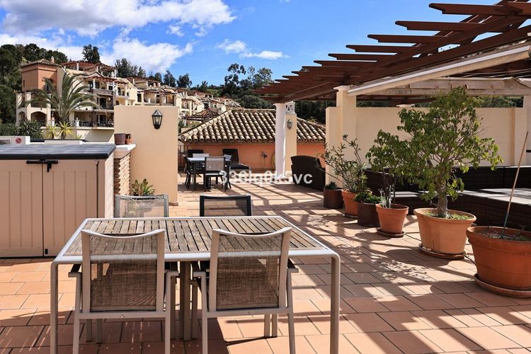 Penthouse | Resale in Benahavís - Development photo 1