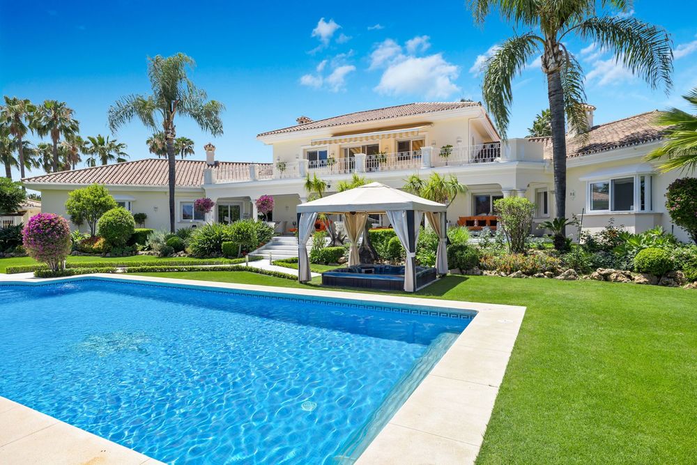 House | Resale in Nueva Andalucía in Nueva Andalucía Others, Costa del Sol - Main property photo