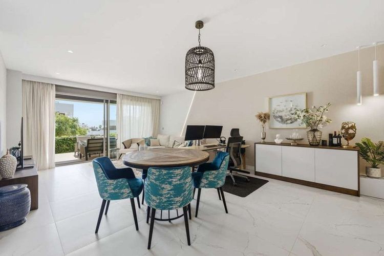 Apartment | Resale in Estepona in Estepona, Costa del Sol - Photo 2