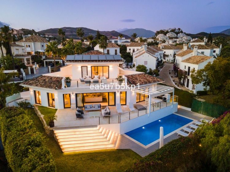 House | Resale in Nueva Andalucía - Development photo 1