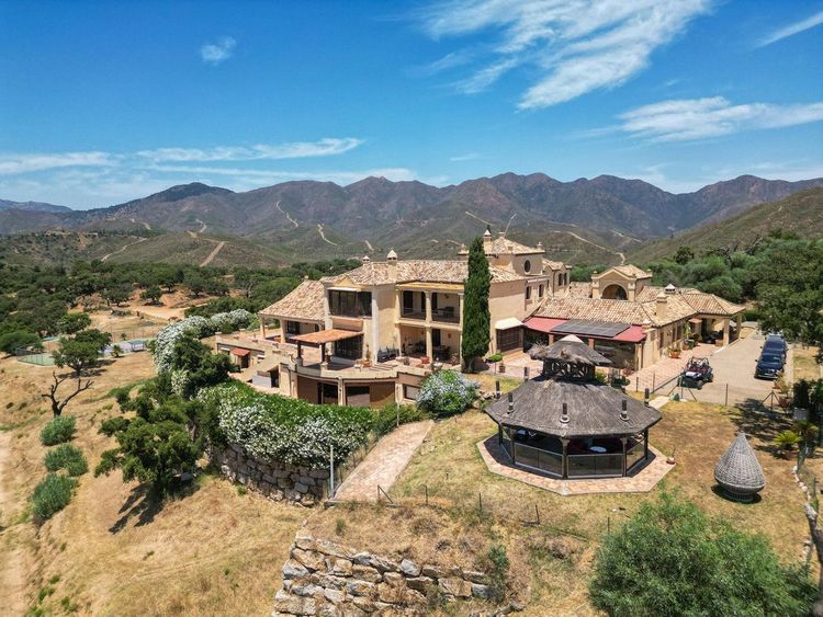 House | Resale in La Mairena in La Mairena, Costa del Sol - Photo 5