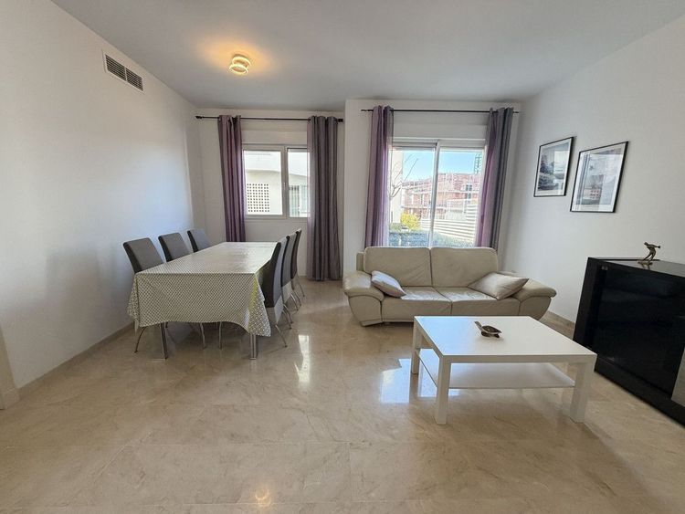 Apartment | Resale in Estepona in Estepona, Costa del Sol - Photo 2