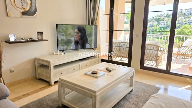 Apartment | Resale in Los Arqueros in Los Arqueros, Costa del Sol - Photo 3
