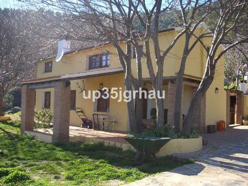 House | Resale in Jubrique in Jubrique, Costa del Sol - Photo 2