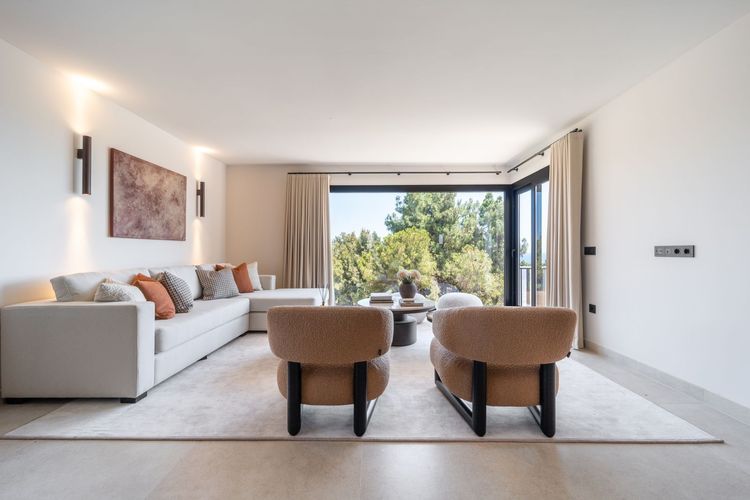 House | Resale in La Cala de Mijas in La Cala de Mijas, Costa del Sol - Photo 5