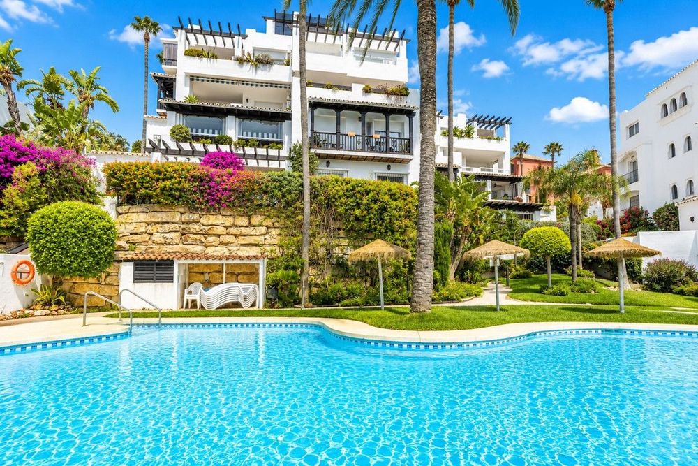 Apartment | Resale in Calahonda in Calahonda, Costa del Sol - Main property photo