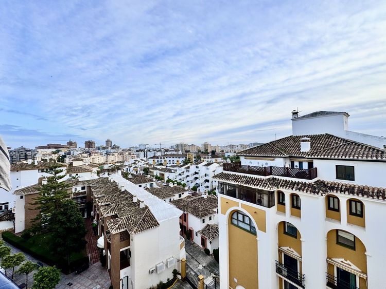 Apartment | Resale in Fuengirola in Fuengirola, Costa del Sol - Photo 2