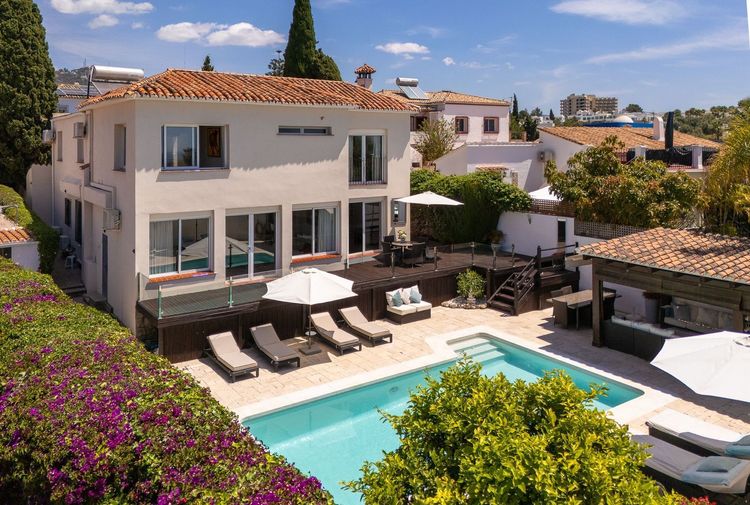 listing card gallery