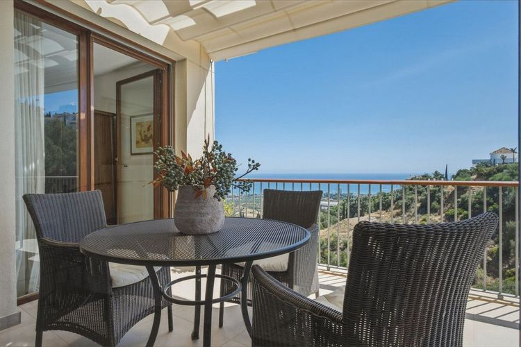 Apartment | Resale in Altos de los Monteros in Altos de los Monteros, Costa del Sol - Photo 4