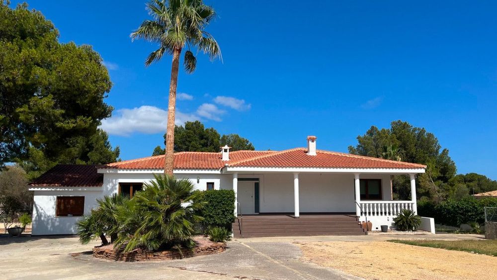 House | Resale in La Nucia in La Nucia, Costa Blanca - Main property photo