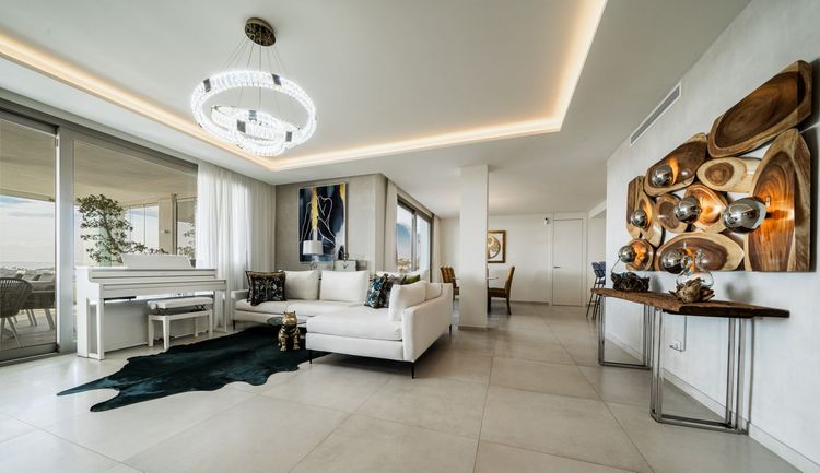 Apartment | Resale in Aloha in Aloha, Costa del Sol - Photo 2