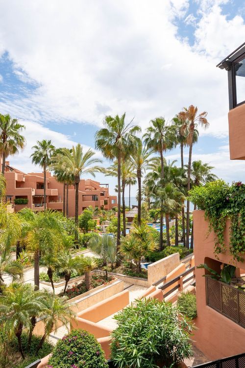 Apartment | Resale in Estepona in Estepona, Costa del Sol - Photo 4