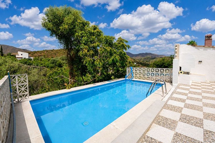House | Resale in Entrerrios in Entrerrios, Costa del Sol - Photo 3