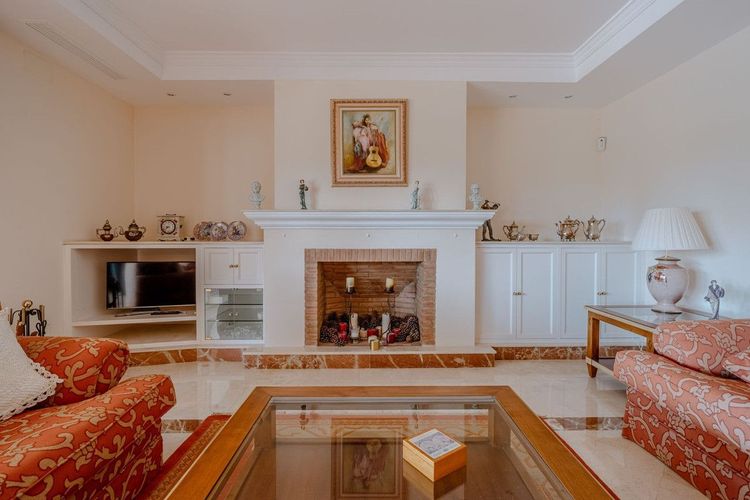 House | Resale in El Paraiso in El Paraiso, Costa del Sol - Photo 2