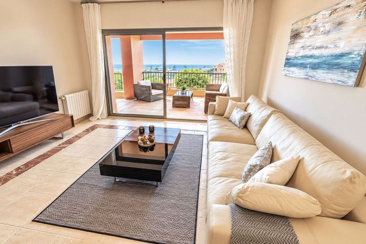Apartment | Resale in Los Flamingos in Los Flamingos, Costa del Sol - Photo 2