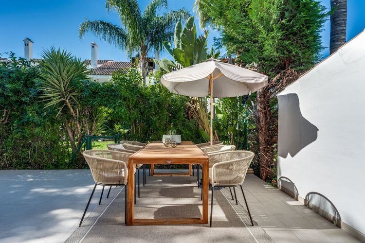 House | Resale in Nueva Andalucía in Nueva Andalucía Others, Costa del Sol - Photo 3