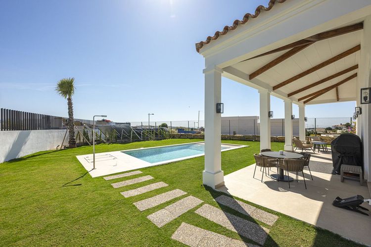 House | Resale in Estepona in Estepona, Costa del Sol - Photo 5