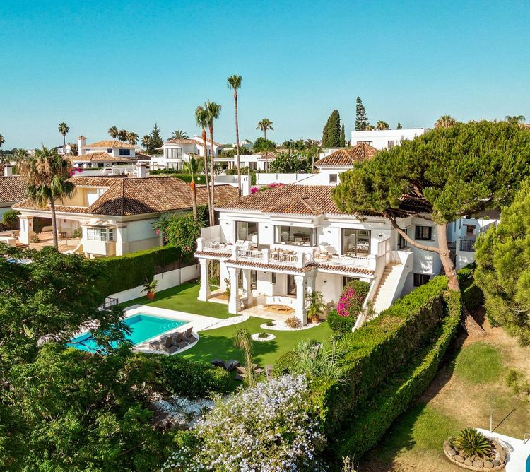 House | Resale in Aloha in Aloha, Nueva Andalucía, Costa del Sol - Photo 3