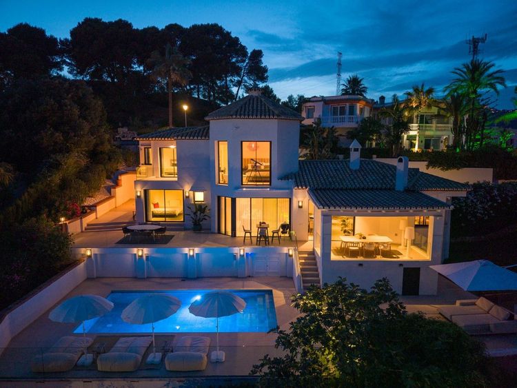 House | Resale in Hacienda Las Chapas in Hacienda Las Chapas, Costa del Sol - Photo 2