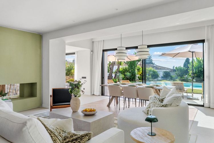 House | Resale in Nueva Andalucía in Nueva Andalucía Others, Costa del Sol - Photo 5