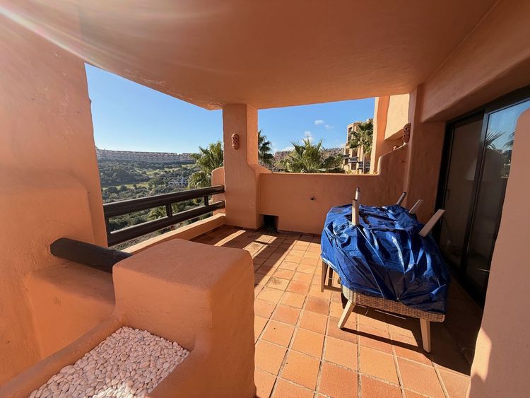 Apartment | Resale in La Duquesa in La Duquesa, Costa del Sol - Photo 2